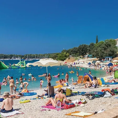 Hébergement de vacances Nice In With Outdoor Swimming Pool *